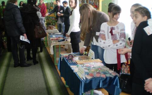 Виставка творчості учнів гімназії перед концертом