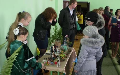 Виставка творчості учнів гімназії перед концертом