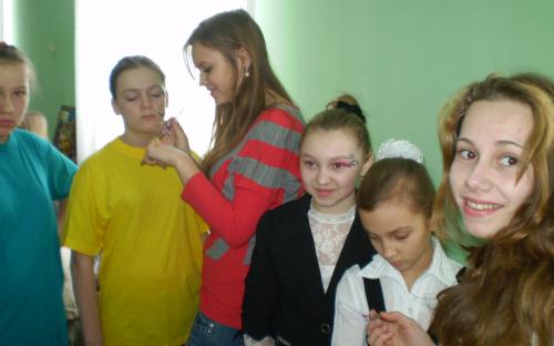 Виставка творчості учнів гімназії перед концертом