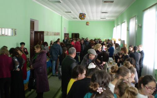 Виставка творчості учнів гімназії перед концертом