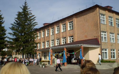 Гімназія готується........