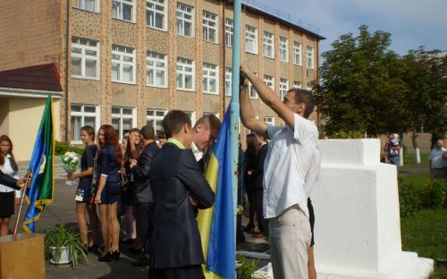 Державний прапор і гімн , як завжди на початку