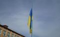 «Жовто-сині знамена затріпотіли на станції знов...»